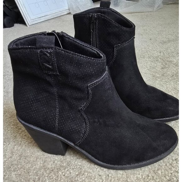 Black faux Suede Booties Size 8.5 - Like new - Picture 4 of 14